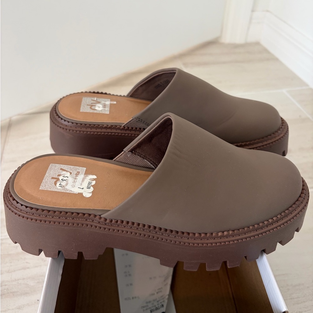DV by Dolce Vita Brown Mules